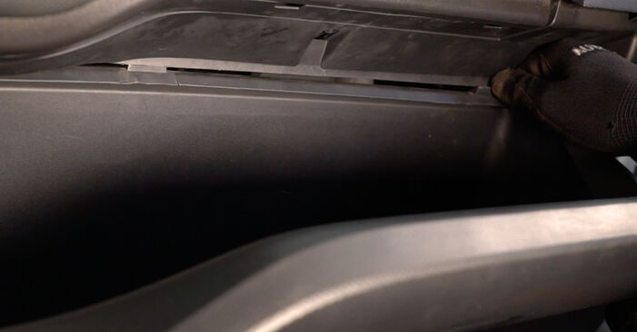 2015 Toyota Yaris NCP 15 wymiana Filtr powietrza kabinowy: darmowe instrukcje warsztatowe
