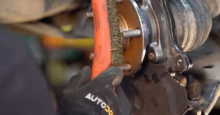 Schrittweise Anleitung zum eigenhändigen Ersatz von Toyota Auris Kombi 2014 1.2 (NRE185_) Bremsscheiben