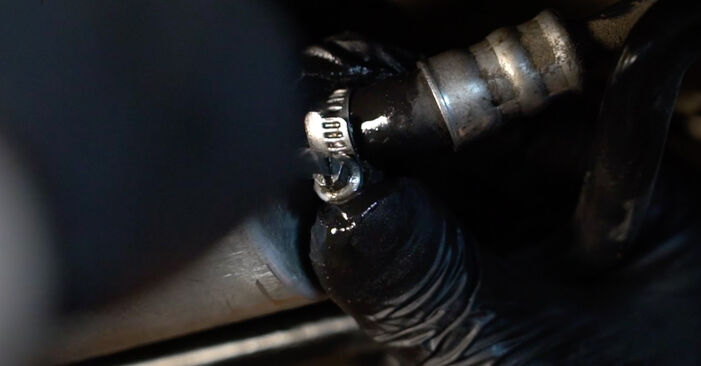 MINI Clubman (R55) Cooper S 2011 Kraftstofffilter selbst austauschen - DIY-Anleitung online