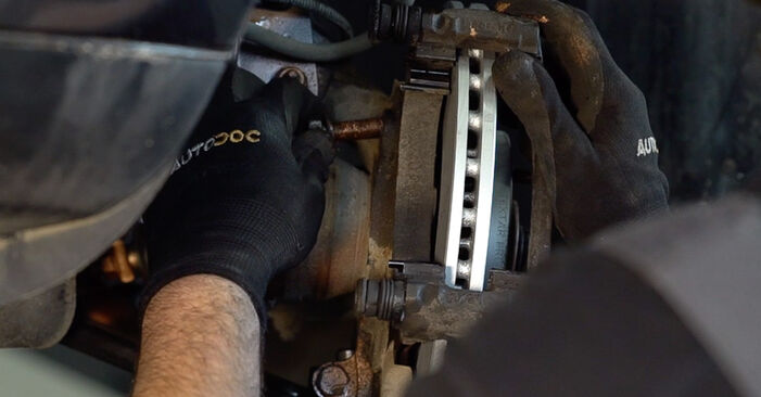 Wie man Bremsscheiben beim FIAT Fiorino MPV (225) 2012 auswechselt – Downloaden Sie sich PDF-Tutorials und Videoanleitungen herunter