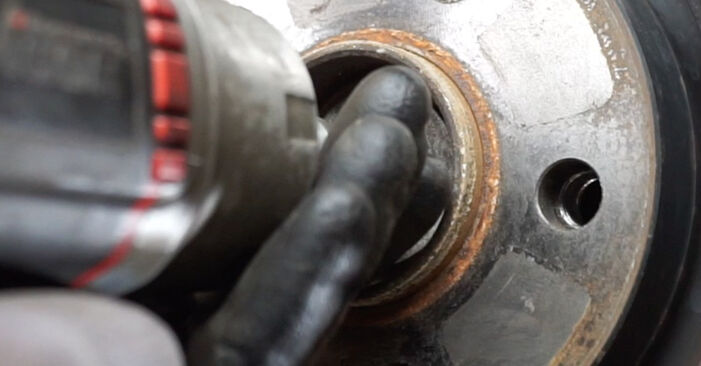 VOLVO V70 III Kasten / Kombi (135) 2.4 D4 AWD 2015 Stoßdämpfer wechseln: Gratis Reparaturanleitungen