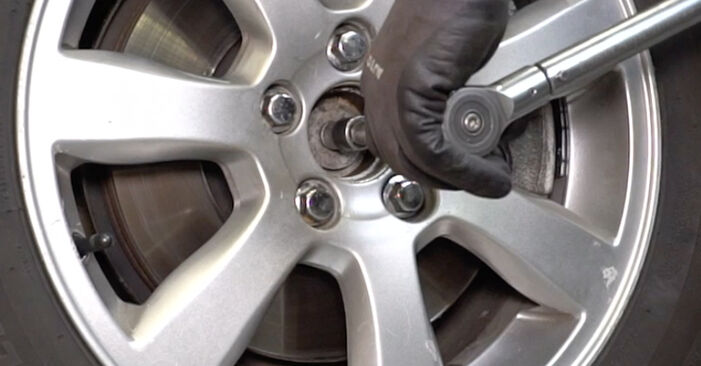 Come sostituire Cuscinetti ruota posteriore e anteriore VOLVO V60 I Van / Station Wagon (155) 2.0 D3 2014 - manuali passo passo e video guide