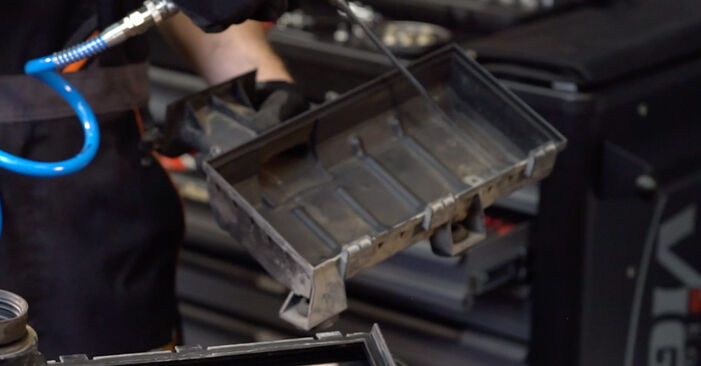Hvordan skifte Luftfilter på SEAT Ibiza IV Hatchback (6J5, 6P1) 2013: Last ned PDF- og videoveiledninger