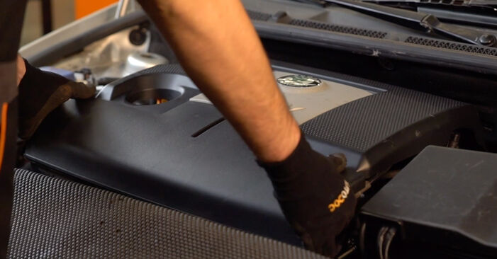 Wie Luftfilter beim Seat Ibiza IV Sportcoupe 2008 gewechselt werden - Unentgeltliche PDF- und Videoanweisungen