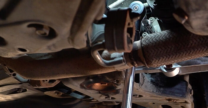 Tauschen Sie Getriebeöl und Verteilergetriebeöl beim Audi 80 Cabrio 1991 2.3 E selber aus
