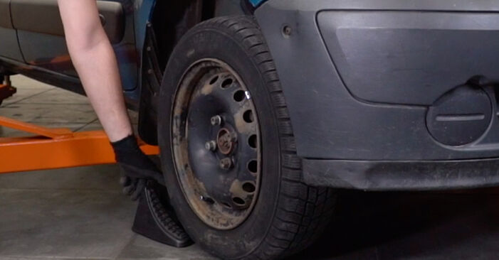 Wie kompliziert ist es, selbst zu reparieren: Bremsbeläge am Nissan Kubistar Kastenwagen X80 1.4 2009 ersetzen – Laden Sie sich illustrierte Wegleitungen herunter
