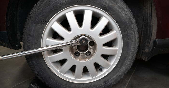 Slik bytter du SEAT Toledo IV Hatchback (KG3) 1.6 TDI 2013 Hjullager selv – trinn-for-trinn veiledninger og videoer