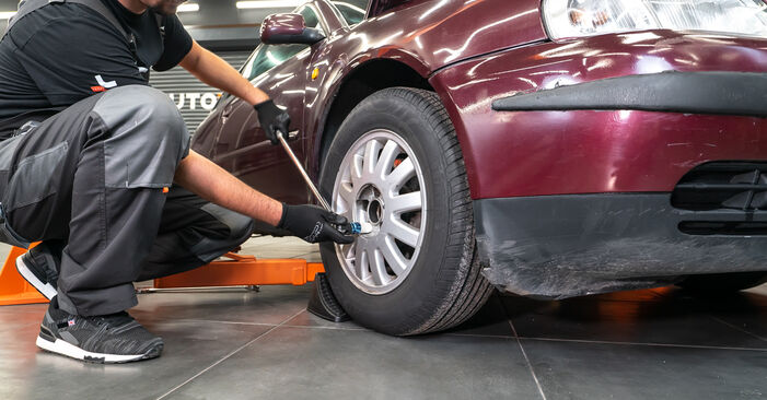 Domlager VW POLO VIVO Hatchback 1.4 2012 wechseln: Kostenlose Reparaturhandbücher