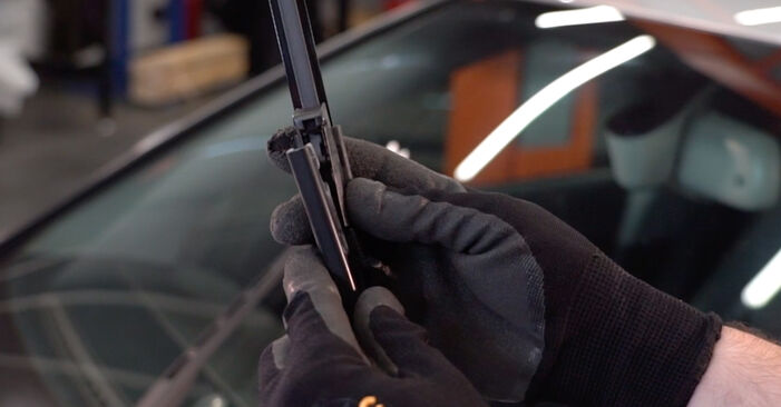 How to remove LAND ROVER DISCOVERY 3.0 4x4 2013 Wiper Blades - online easy-to-follow instructions