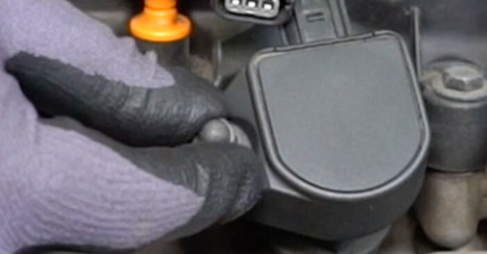 Come cambiare Candela Di Accensione su Honda Civic VIII 2006 - manuali PDF e video gratuiti