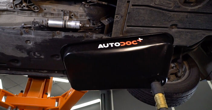 Kraftstofffilter Alpina D3 touring E91 2.0 Bi-Turbo 2007 wechseln: Kostenlose Reparaturhandbücher