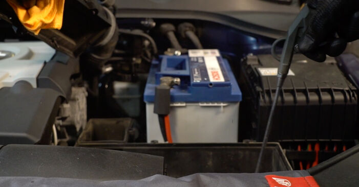 Samodzielna wymiana Filtr powietrza w VW CC (358) 1.4 TSI 2014
