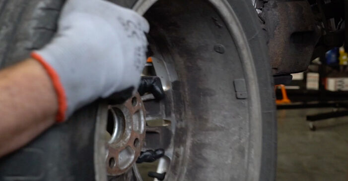 Смяна на Seat Leon 5f1 1.4 TSI 2014 Накрайник на напречна кормилна щанга: безплатни наръчници за ремонт