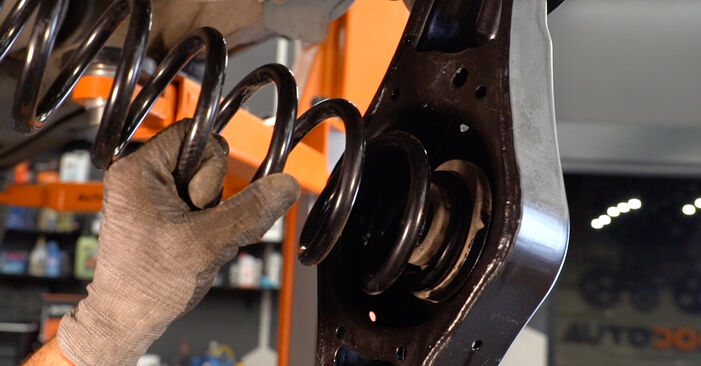Audi A3 8V Sportback 1.6 TDI 2014 Control Arm replacement: free workshop manuals