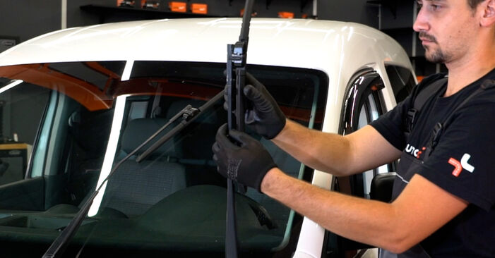 Changing Wiper Blades on VW Caddy III Van (2KA, 2KH, 2CA, 2CH) 2.0 TDI 4motion 2007 by yourself
