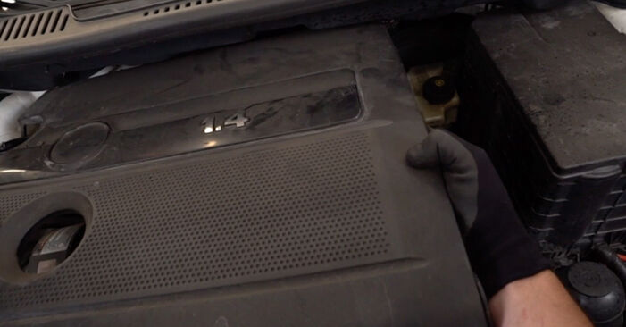 Kako težko to naredite sami: Vzigalna tuljava zamenjava na SEAT IBIZA SPORTCOUPE Box Body / Hatchback (6J1) 1.6 TDI 2014 - prenesite slikovni vodnik