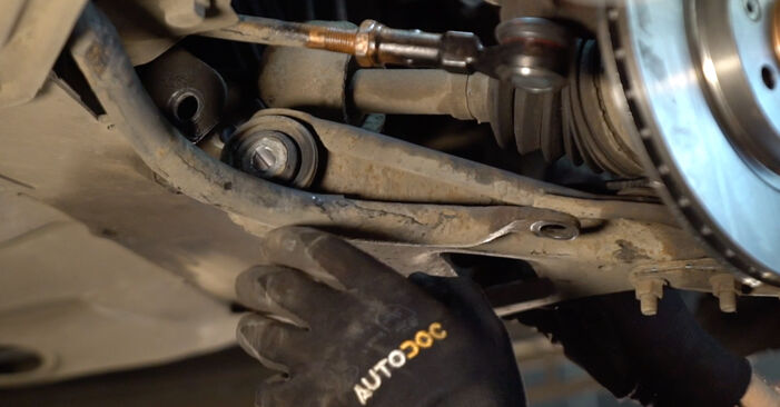 Wie schmierig ist es, selber zu reparieren: Querlenker beim Nissan Kubistar X76 1.5 dCi 70 2009 wechseln – Downloaden Sie sich Bildanleitungen