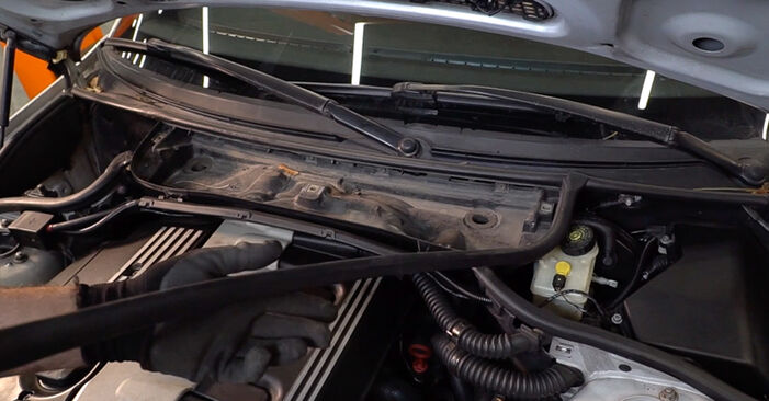 Samodzielna wymiana Filtr powietrza kabinowy w ALPINA B3 Cabrio (E46) 3.4 S 2002