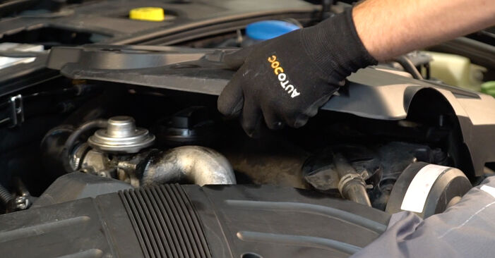 Hvordan man udskifter PORSCHE 911 Brændstoffilter - trin-for-trin manualer og video vejledninger