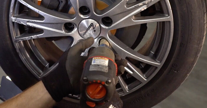 Changing Anti Roll Bar Links on SEAT Exeo ST (3R5) 2.0 TFSI 2012 by yourself