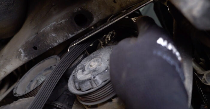 Cum să mentenanța Curea transmisie cu caneluri SEAT Leon Van / Hatchback (5F1) 1.6 TDI 2013 – manualele pas cu pas și ghidurile video