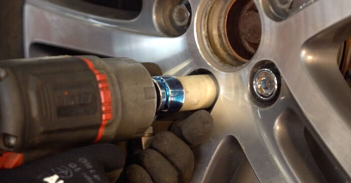 Wie schmierig ist es, selber zu reparieren: Spurstangenkopf beim VW Caddy V Kombi (SBB, SBJ) 1.5 TSi EVO 2021 wechseln – Downloaden Sie sich Bildanleitungen