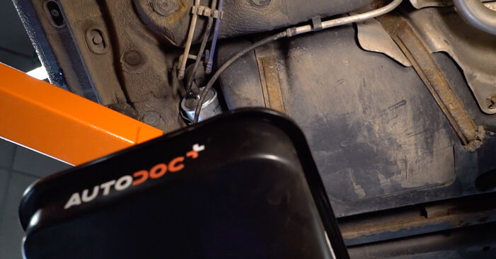 Tauschen Sie Kraftstofffilter beim PORSCHE Cayenne (92A) 4.8 Turbo 2013 selbst aus