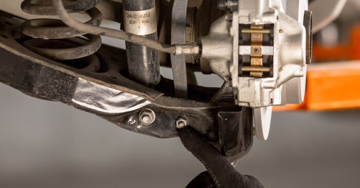 Wie schmierig ist es, selber zu reparieren: Koppelstange beim Mercedes W202 C 250 D 2.5 (202.125) 1999 wechseln – Downloaden Sie sich Bildanleitungen
