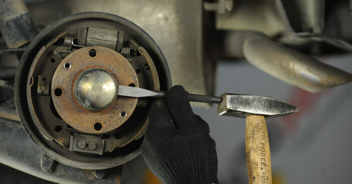 Wie kompliziert ist es, selbst zu reparieren: Bremstrommel am Fiat Tempra 159 1.9 D 1996 ersetzen – Laden Sie sich illustrierte Wegleitungen herunter