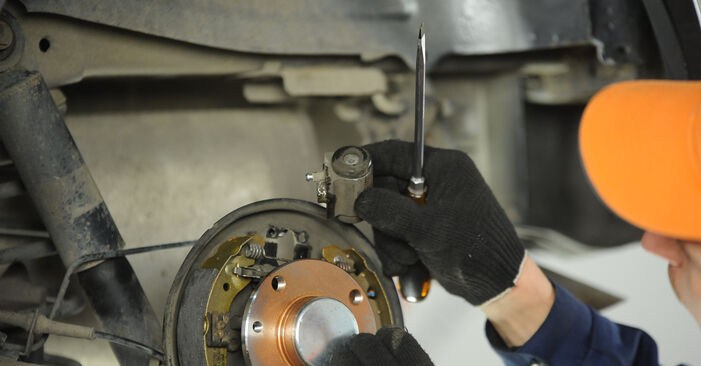 Wie lange braucht der Teilewechsel: Radbremszylinder am Fiat Punto 199 2013 - Einlässliche PDF-Wegleitung