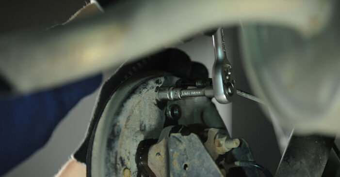 Hvor svært er det at gør-det-selv: Hjulbremsecylinder udskiftning på FIAT GRANDE PUNTO - hent illustreret vejledning