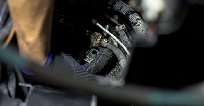 Audi A3 8V Sportback 1.6 TDI 2014 Filtro Carburante sostituzione: manuali dell'autofficina