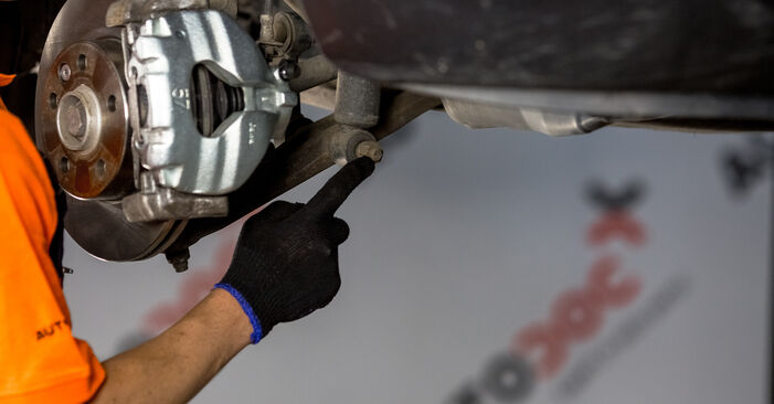 Changing Anti Roll Bar Links on VW Transporter IV Van (70A, 70H, 7DA, 7DH) 2.5 TDI Syncro 1993 by yourself