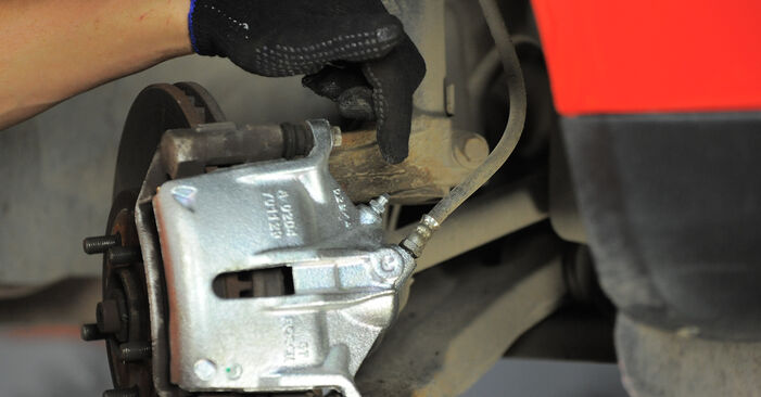 Wie schmierig ist es, selber zu reparieren: Bremssattel beim Ford Mondeo b5y ST220 3.0 2006 wechseln – Downloaden Sie sich Bildanleitungen