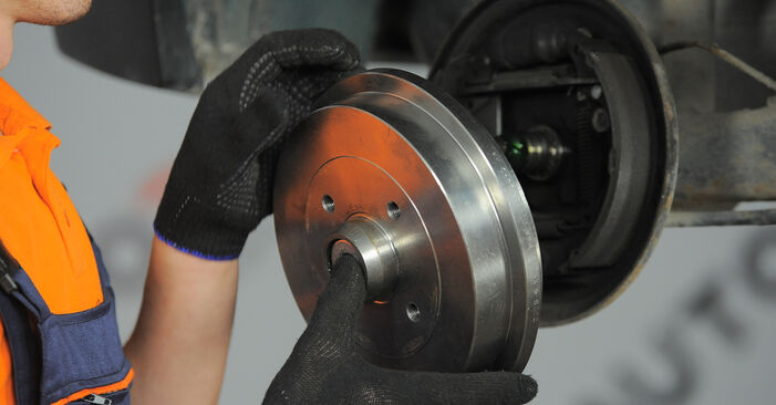 Bremsbacken beim SKODA FABIA 1.2 2013 selber erneuern - DIY-Manual