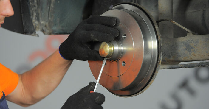 Hoe VW POLO 1.6 2013 Remschoenen verwijderen – online eenvoudige instructies