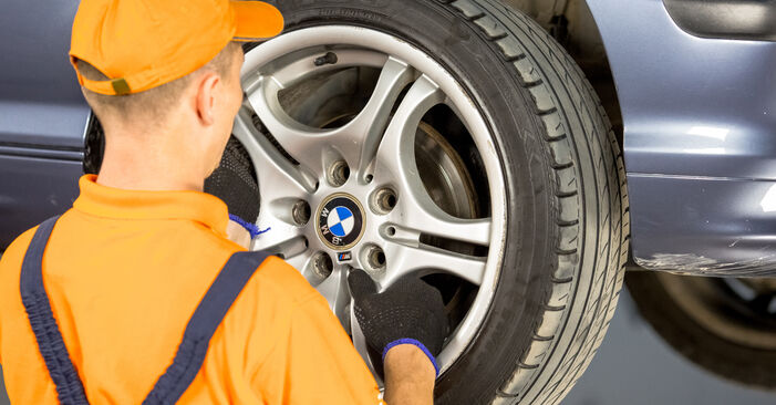 BMW 3 SERIES Skersinės vairo trauklės galas keitimas: nemokamos remonto instrukcijos