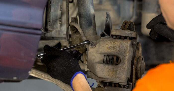 Wie kompliziert ist es, selbst zu reparieren: Bremssattel am BMW E46 Cabrio 320Cd 2.0 2006 ersetzen – Laden Sie sich illustrierte Wegleitungen herunter