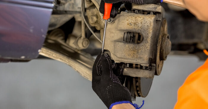 Hvordan man fjerner BMW 3 SERIES Bremsekaliber - nem at følge online instruktioner