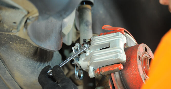 DIY replacement of Brake Calipers on VW Parati III (5X5) 1.8 2013 is not an issue anymore with our step-by-step tutorial