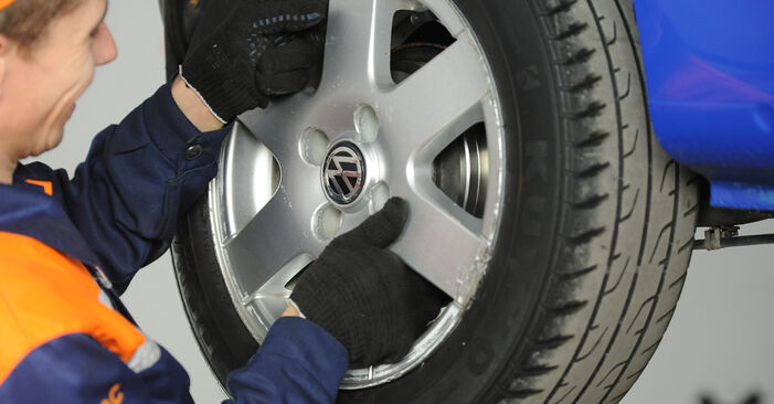 VW SCIROCCO Ratų cilindrai keitimas: nemokamos remonto instrukcijos