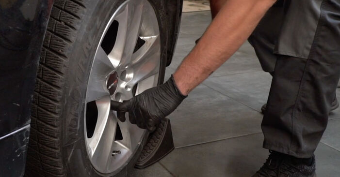 Como remover VW POLO 1.2 TSI 2013 Cilindro do Travão da Roda - instruções online fáceis de seguir