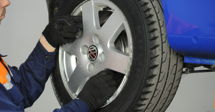 Hvordan bytte Hjulbremsesylinder på VW Polo Hatchback (6R1, 6C1) 1.2 2012 selv