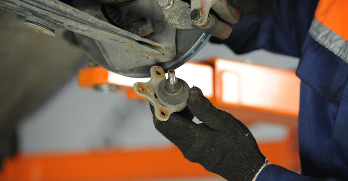 Replacing Suspension Ball Joint on VW Polo 6N2 2000 1.4 by yourself