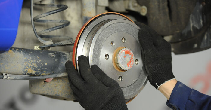Hvor lang tid tager en udskiftning: Bremsetromler på VW UP - informativ PDF-manual