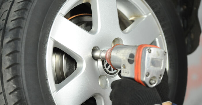 Hvordan skifte Bremsetrommel på VW load up! Van (121, 122, BL1, BL2) 2015 – tips og triks