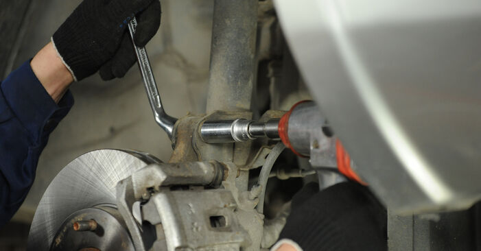Wie schmierig ist es, selber zu reparieren: Domlager beim Nissan Murano Z50 3.5 4x4 2003 wechseln – Downloaden Sie sich Bildanleitungen