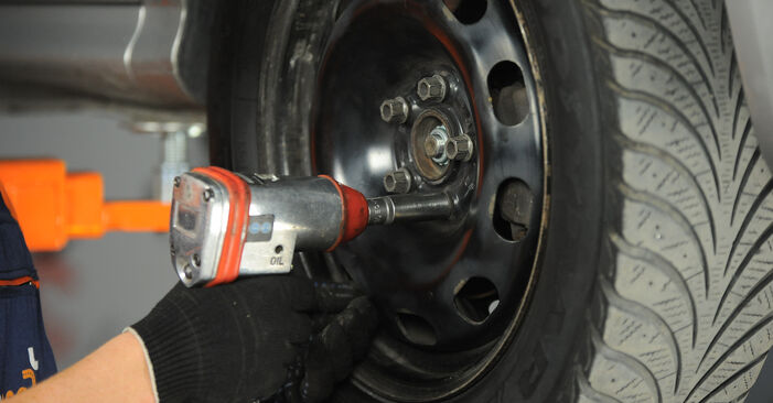 Wie schmierig ist es, selber zu reparieren: Traggelenk beim VW New Beetle Cabrio 1.6 2008 wechseln – Downloaden Sie sich Bildanleitungen