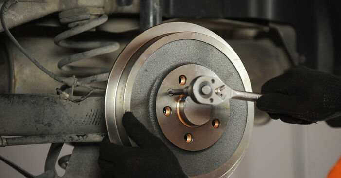 Bremsbacken VW Beetle 5c 1.4 TSI 2013 wechseln: Kostenlose Reparaturhandbücher