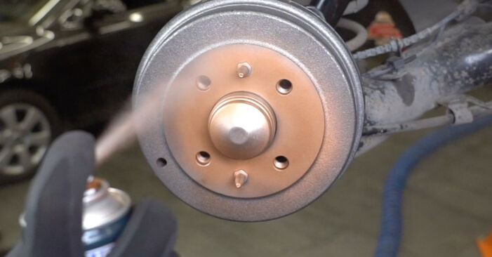 How to remove VW CADDY 1.4 1999 Brake Shoes - online easy-to-follow instructions